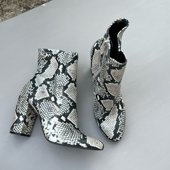 COPY - Aldo snakeskin chunky heel boots size 8.5 - Picture 3 of 6